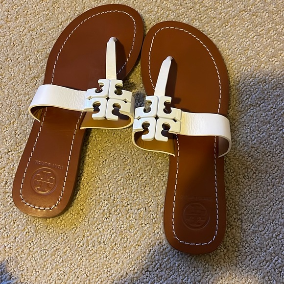 Tory Burch Moore Logo Leather Thong City Flat Sandals in Ivory Women's 7 - Picture 1 of 2
